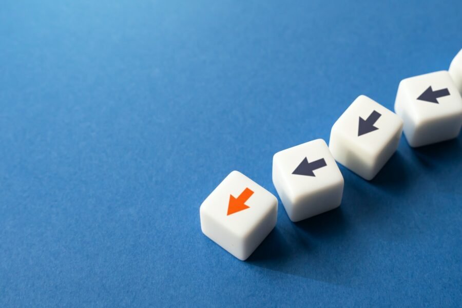 Follow the course through trial and error. Pave the way with arrows.